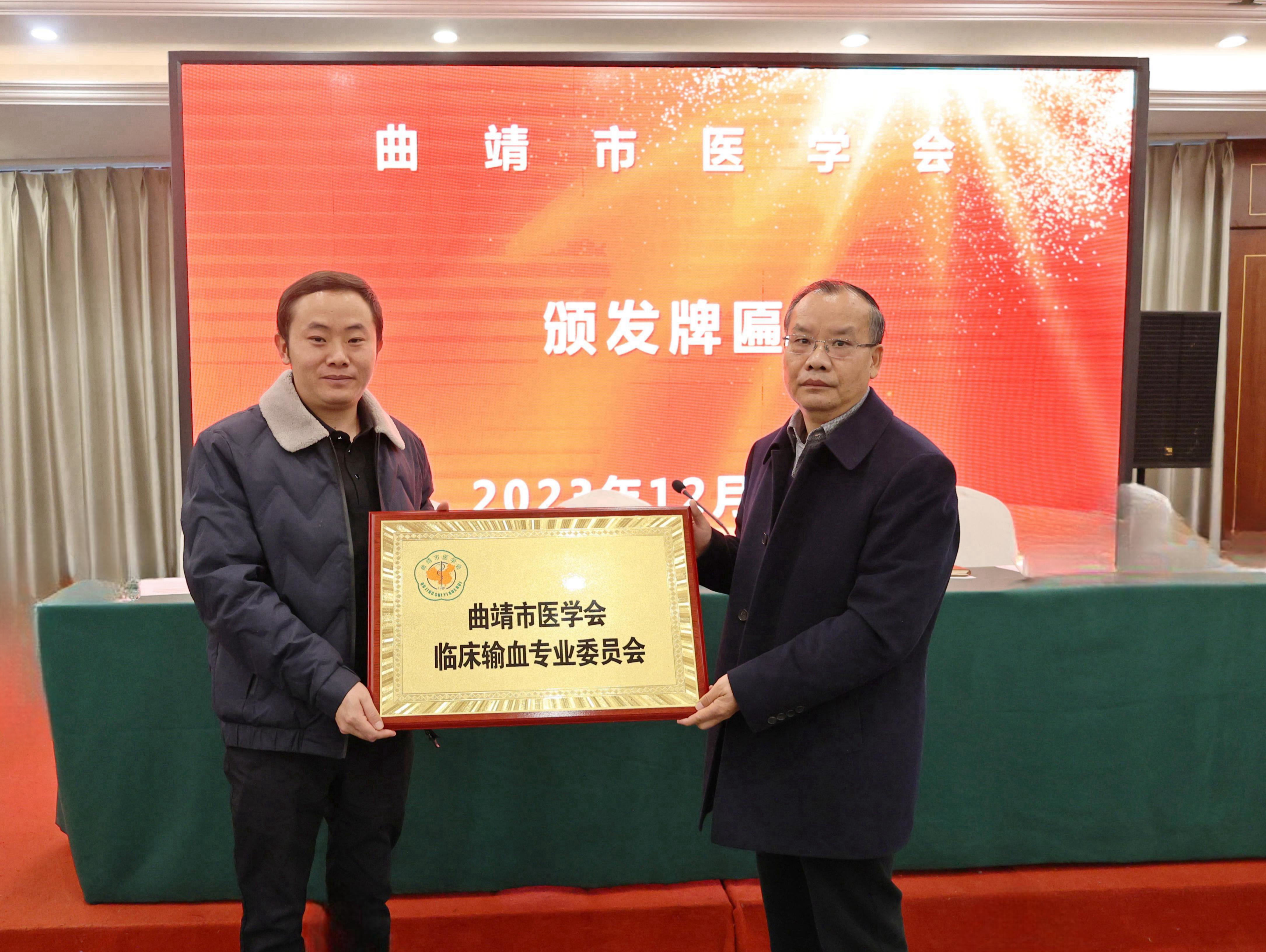 3.授牌.JPG